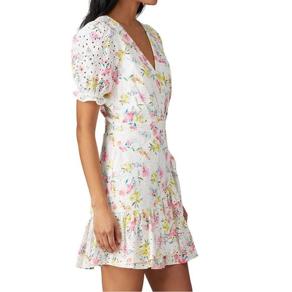 YUMI KIM ~ “Be The One” Eyelet Floral Print Dress ~ Faux Wrap Skirt ~ Size 6 - Picture 5 of 16